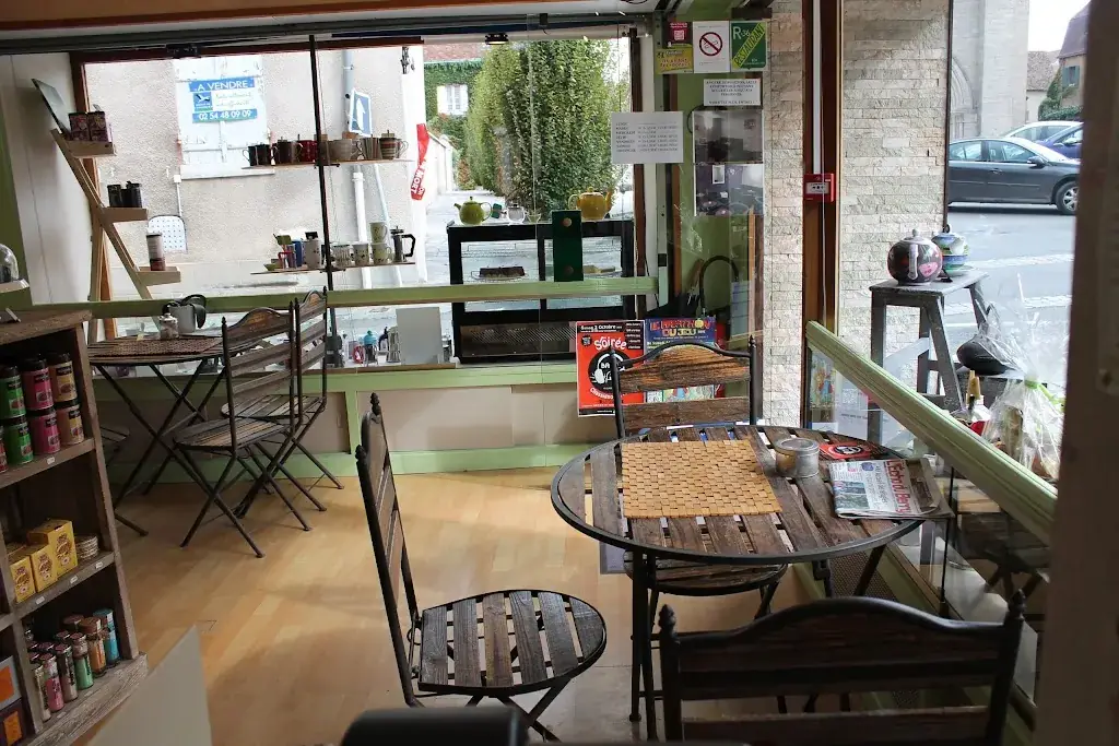 Café L'Instant Goû'Thé La Châtre restaurant in Châtre