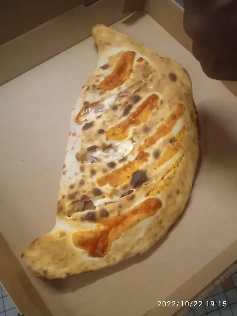 Pizza di Napoli_Loupe_slider_image_3