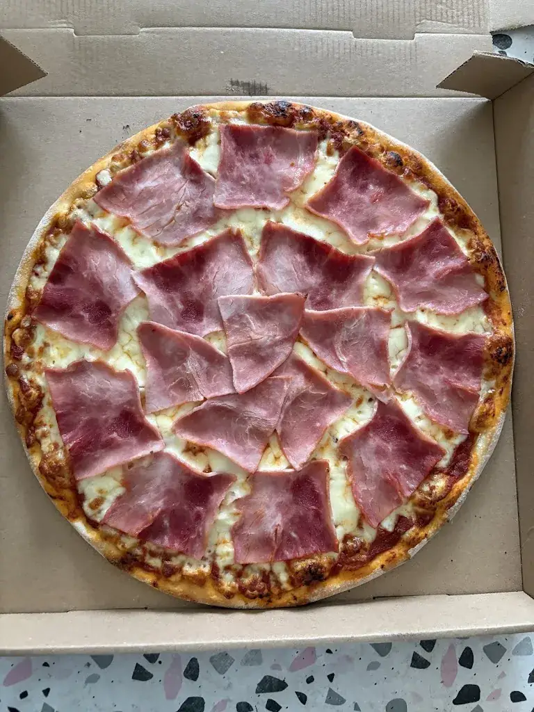 Pizzeria Lully_Ligueil_slider_image_3