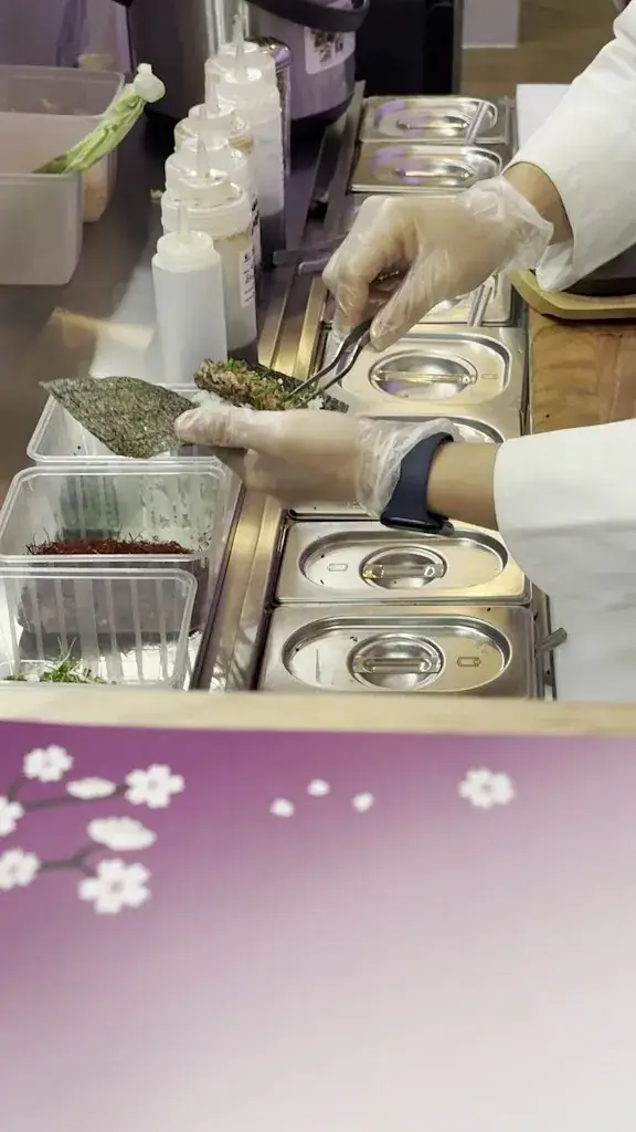 HANAMI CHARTRAINS HANDROLL_Chartres_slider_image_2