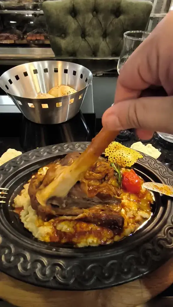 Okan Büken_Elite Restaurant_Bron_review