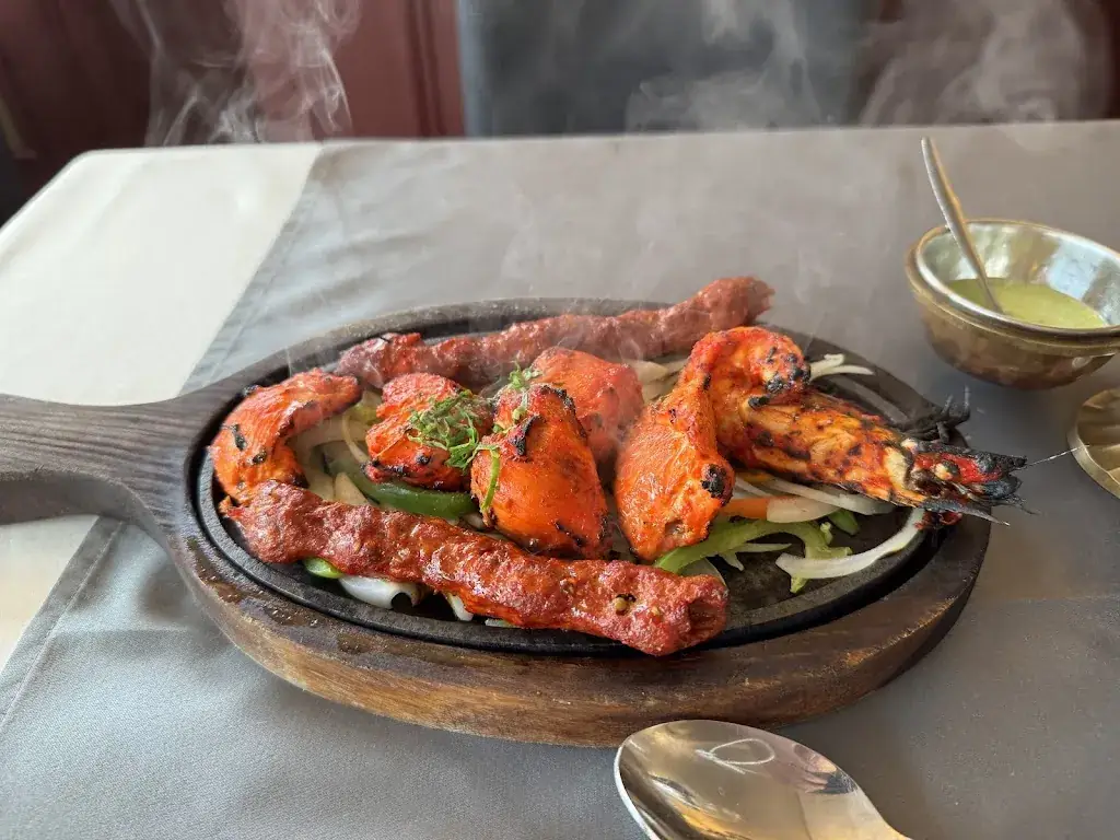 Le Grand Pacha de l'Himalaya_Coudray-Montceaux_slider_image_3