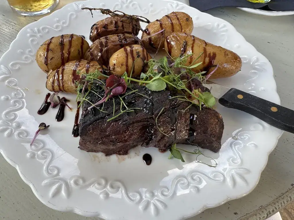 Matt_Restaurant - Demeures de Campagne Parc du Coudray_Coudray-Montceaux_review