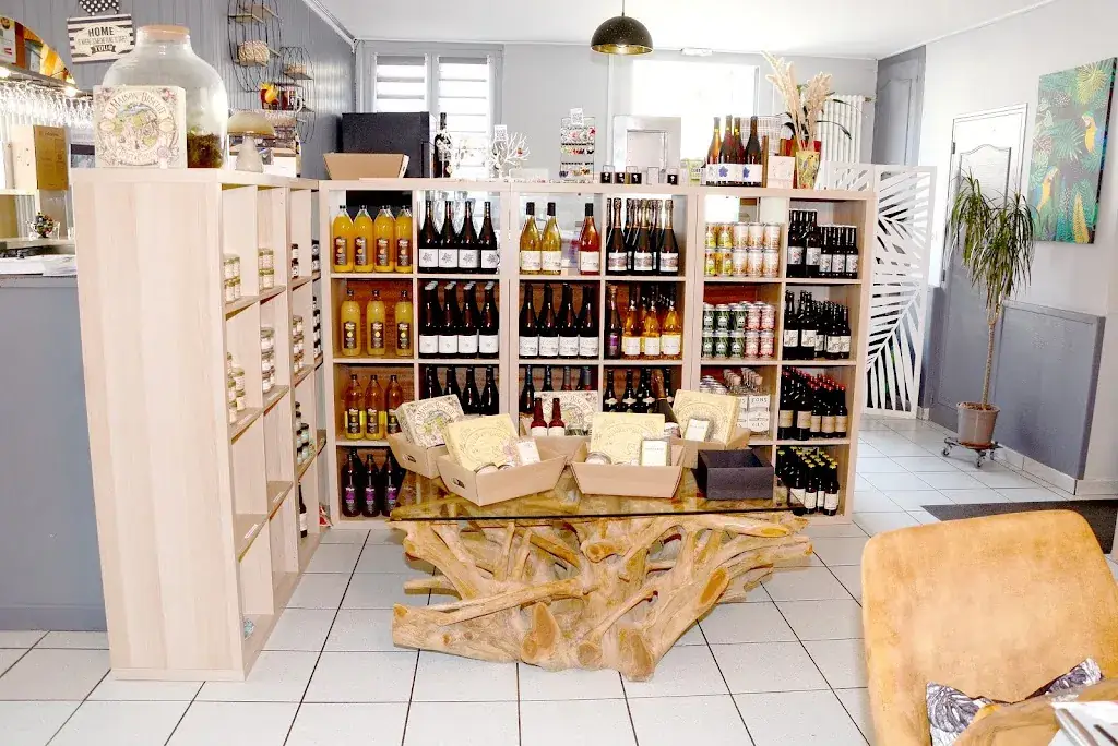 Le Perroquet Bleu restaurant in Chapelle-Blanche-Saint-Martin