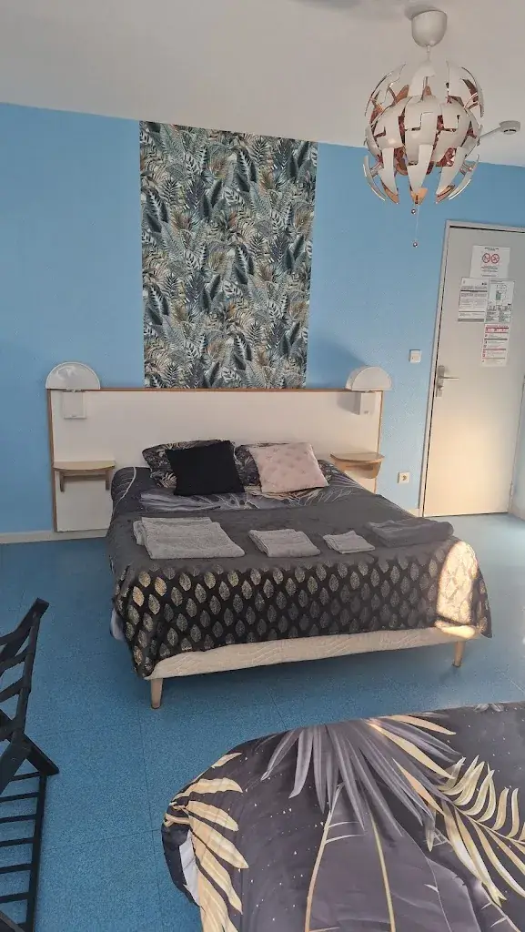 Le Perroquet Bleu_Chapelle-Blanche-Saint-Martin_slider_image_3