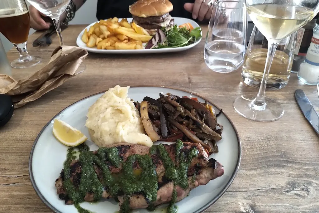 Hannah Moynehan_Le petit Margonnais_Margon_review