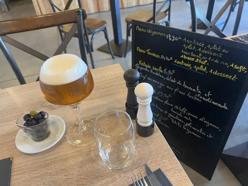 Christian Rohs_THE OLD SCHOOL TAVERN_Ville-aux-Dames_review