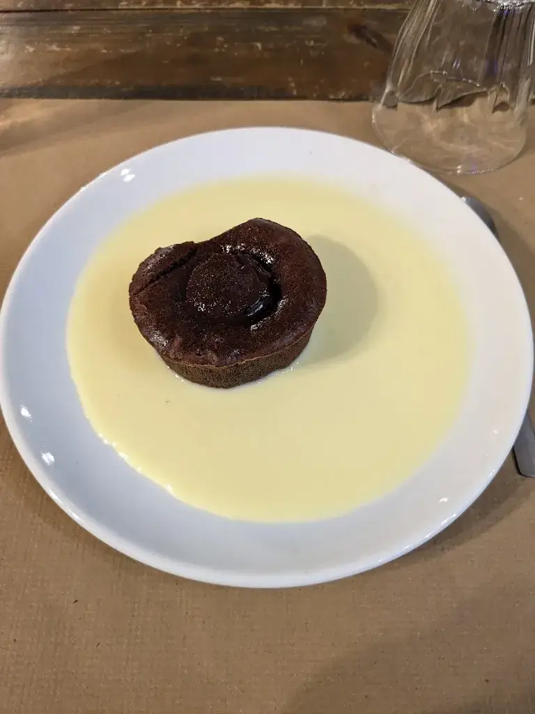 Florian Besset_L'Alpage_Bron_review