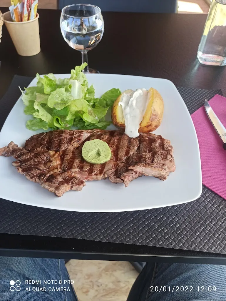 Christian Corvetti_AK space_Ville-aux-Dames_review