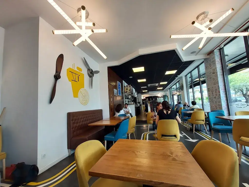 Marc LOBJOY_Le Bistrot de l'aviation_Bron_review