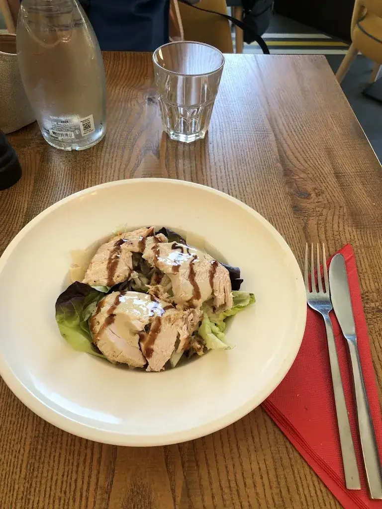 Amelie_Le Bistrot de l'aviation_Bron_review