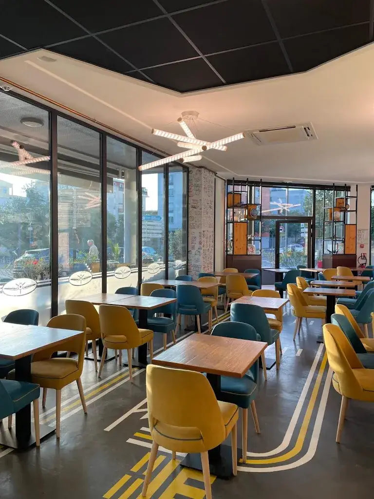 Le Bistrot de l'aviation_Bron_slider_image_1