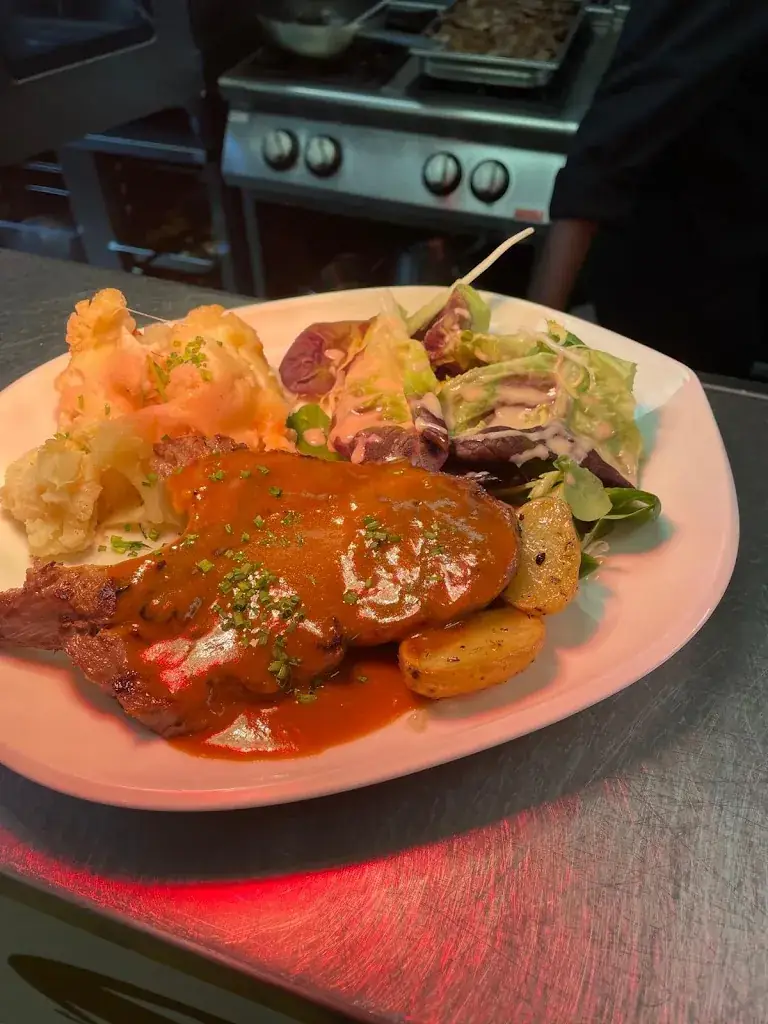 Le Bistrot de l'aviation_Bron_slider_image_3