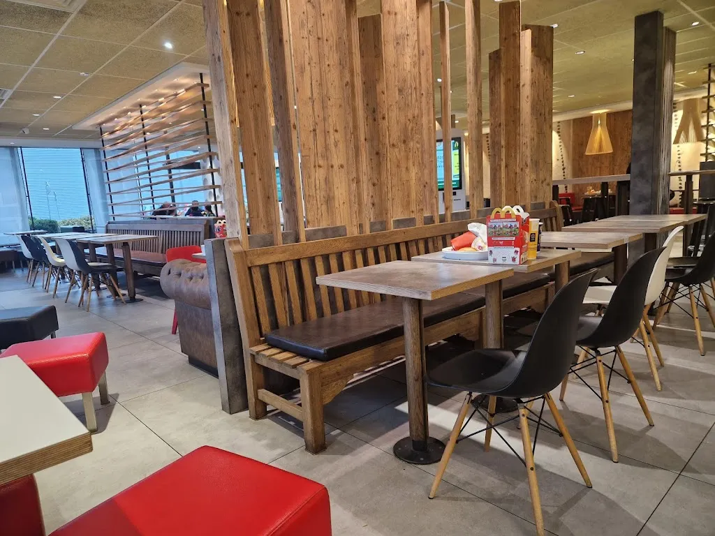 McDonald's_Ville-aux-Dames_slider_image_1