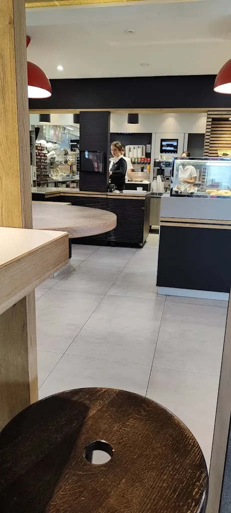 McDonald's_Ville-aux-Dames_slider_image_3