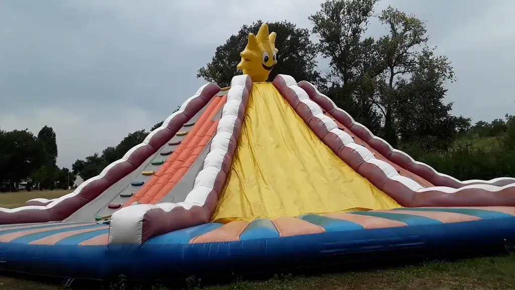 Domaine Tours Les Acacias_Ville-aux-Dames_slider_image_2