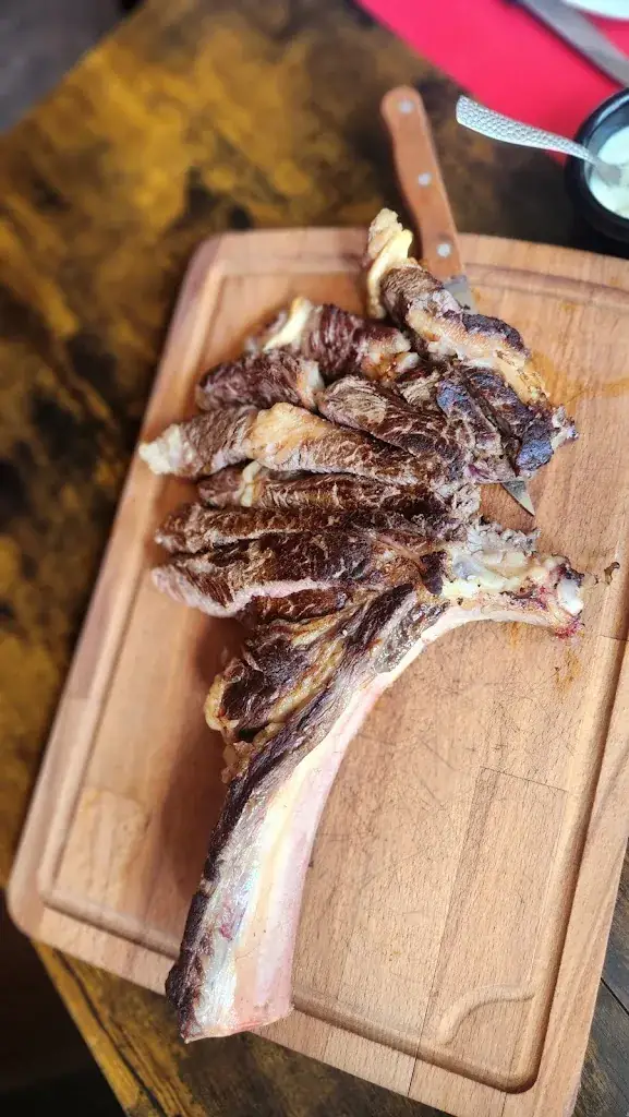 liminana christophe_Le bar a viande de la halle_Lorris_review