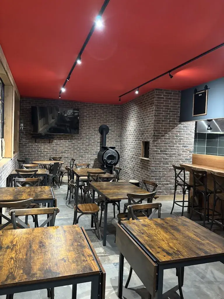 Le bar a viande de la halle restaurante en Lorris