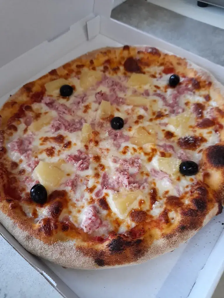 Pizza Lova_Lorris_slider_image_1