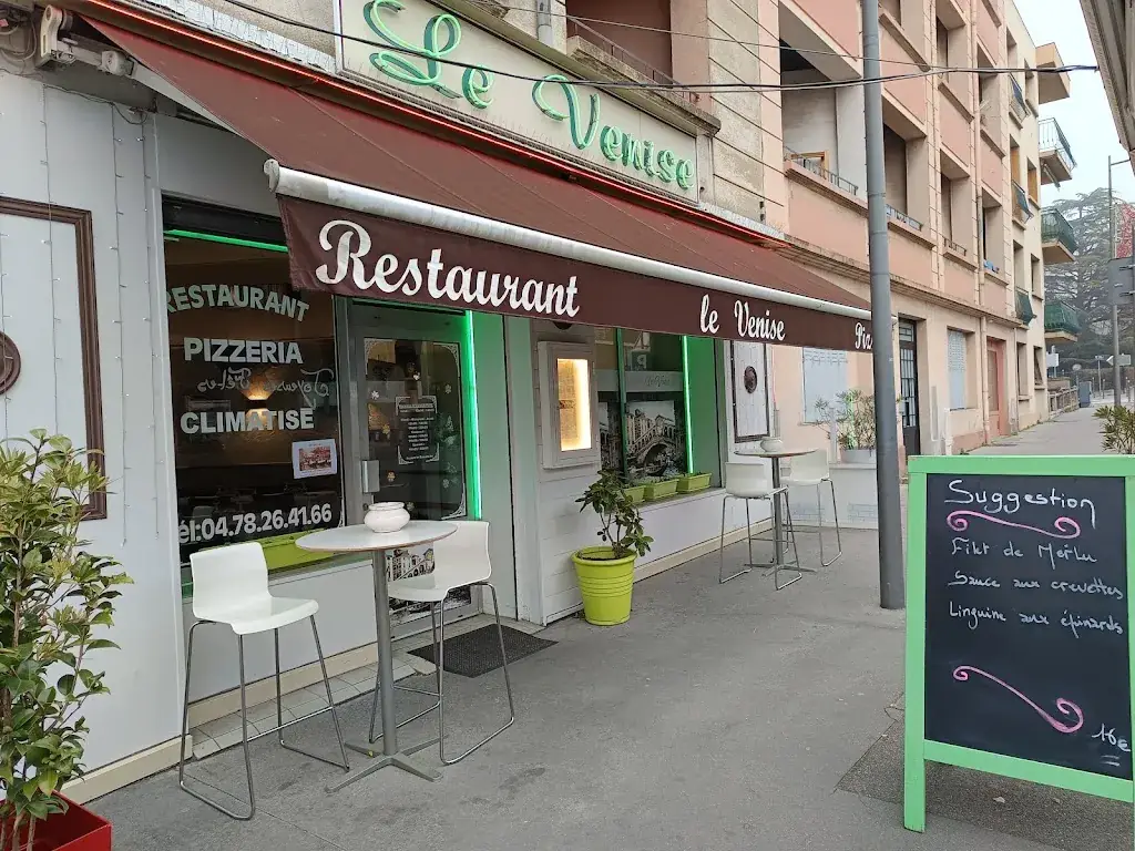 isabelle rhety_LE VENISE_Bron_review