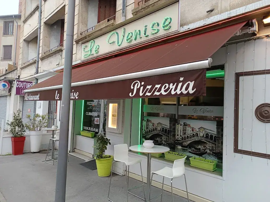 LE VENISE restaurant in Bron