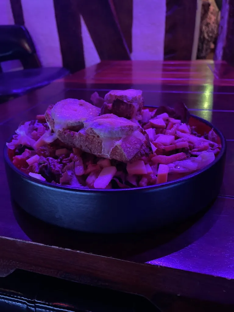 LA SUITE PUB LOUNGE RESTAURANT_Montargis_slider_image_2