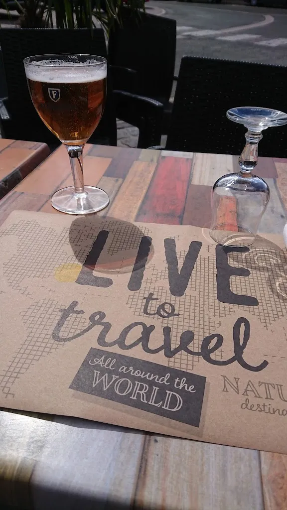 Martial Montembault_Le Café de la Paix_Mondoubleau_review