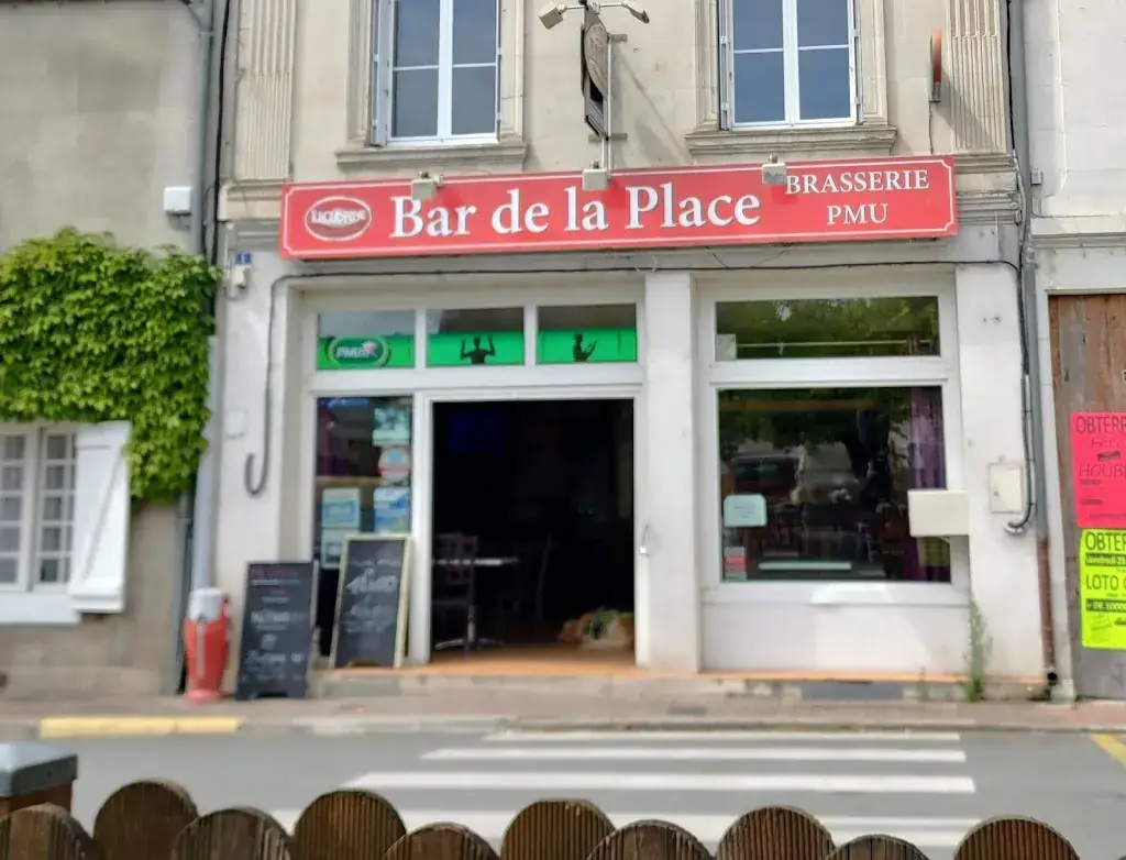 cla cyr_Le Bar de la place_Mézières-en-Brenne_review
