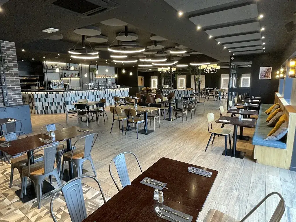 UNYC Brasserie Chartres - Barjouville restaurant in Barjouville