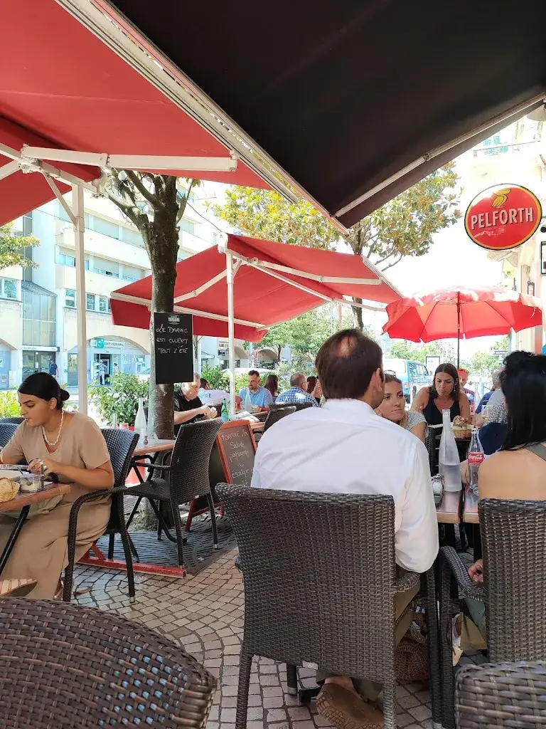 D._Le Daring_Bron_review