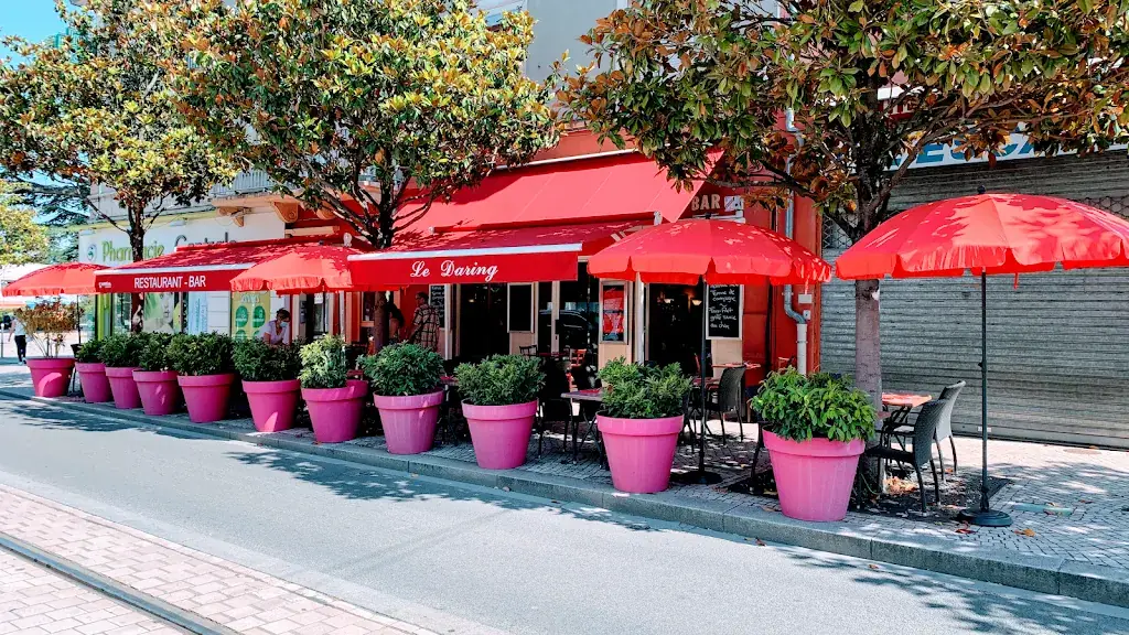 Le Daring_Bron_slider_image_3