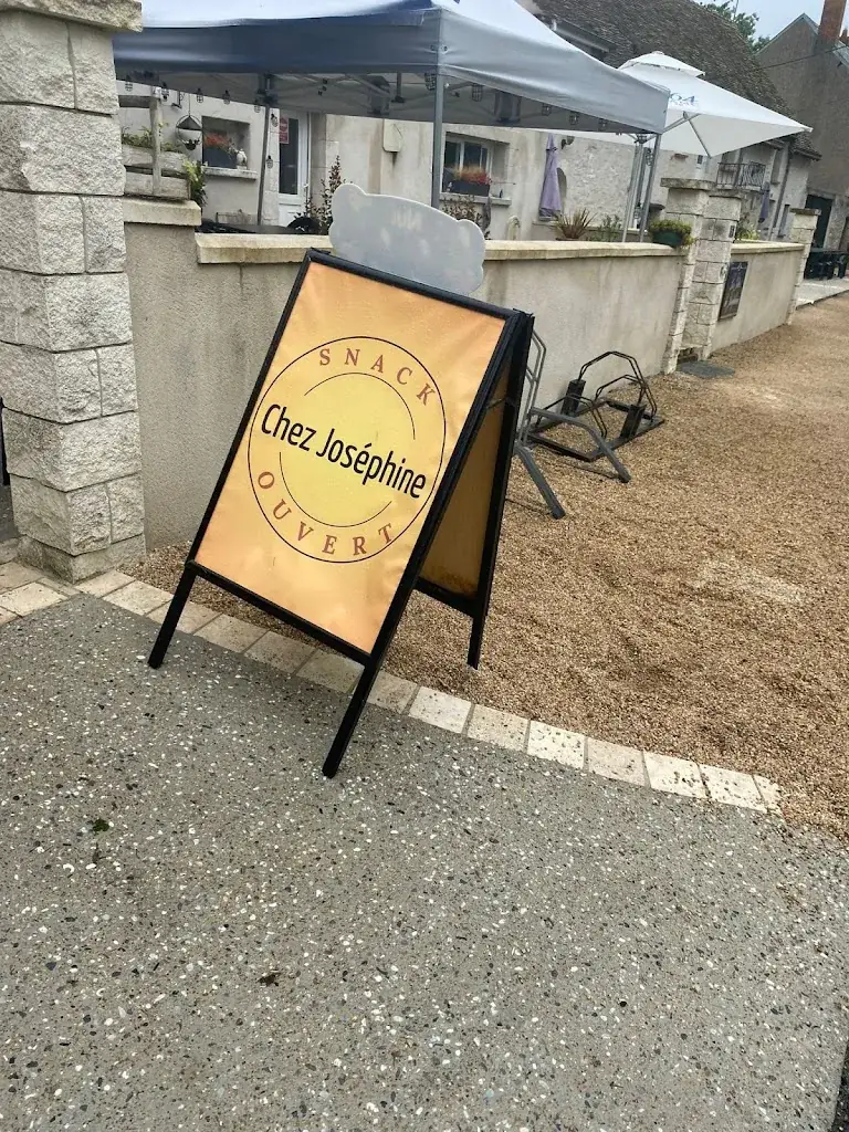 Wyn Owens_Guinguette, Snack, « Chez Joséphine »_Courbouzon_review