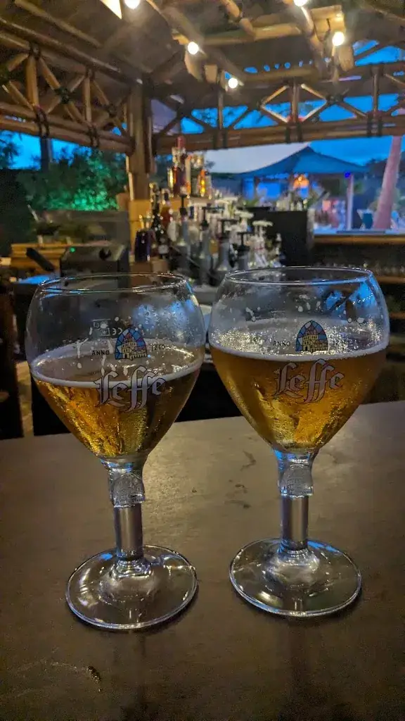 Nicolas Latger_La Bodega Beach_Montbazon_reseña