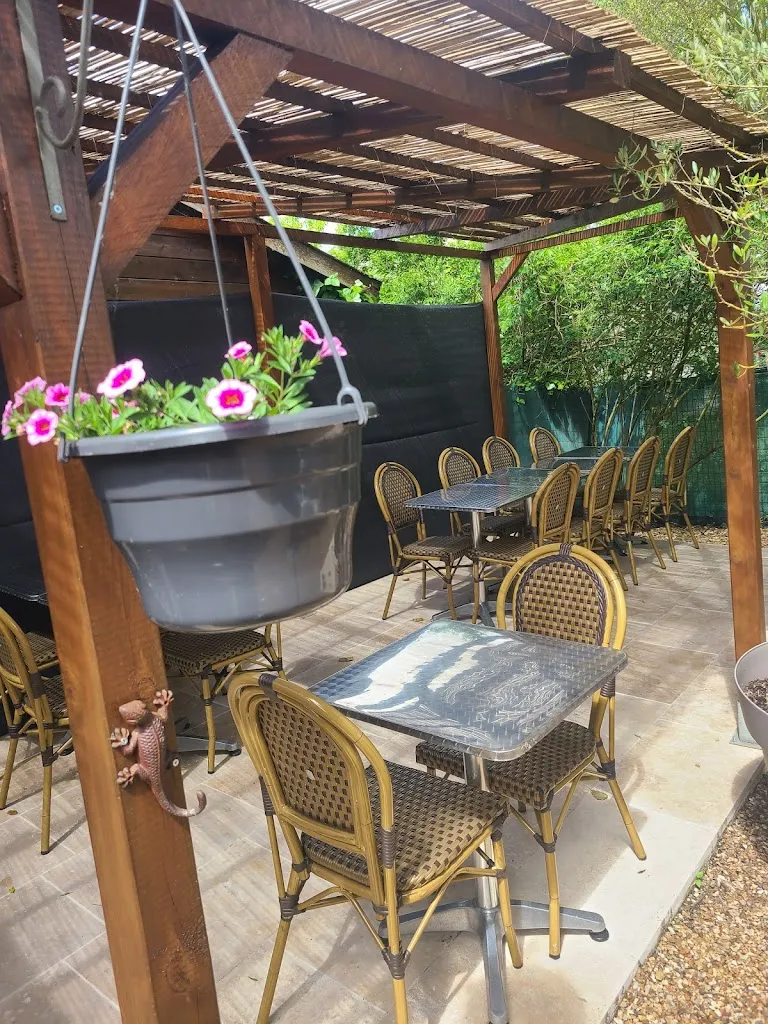 RESTAURANT LES PLATANES restaurant in Nazelles-Négron