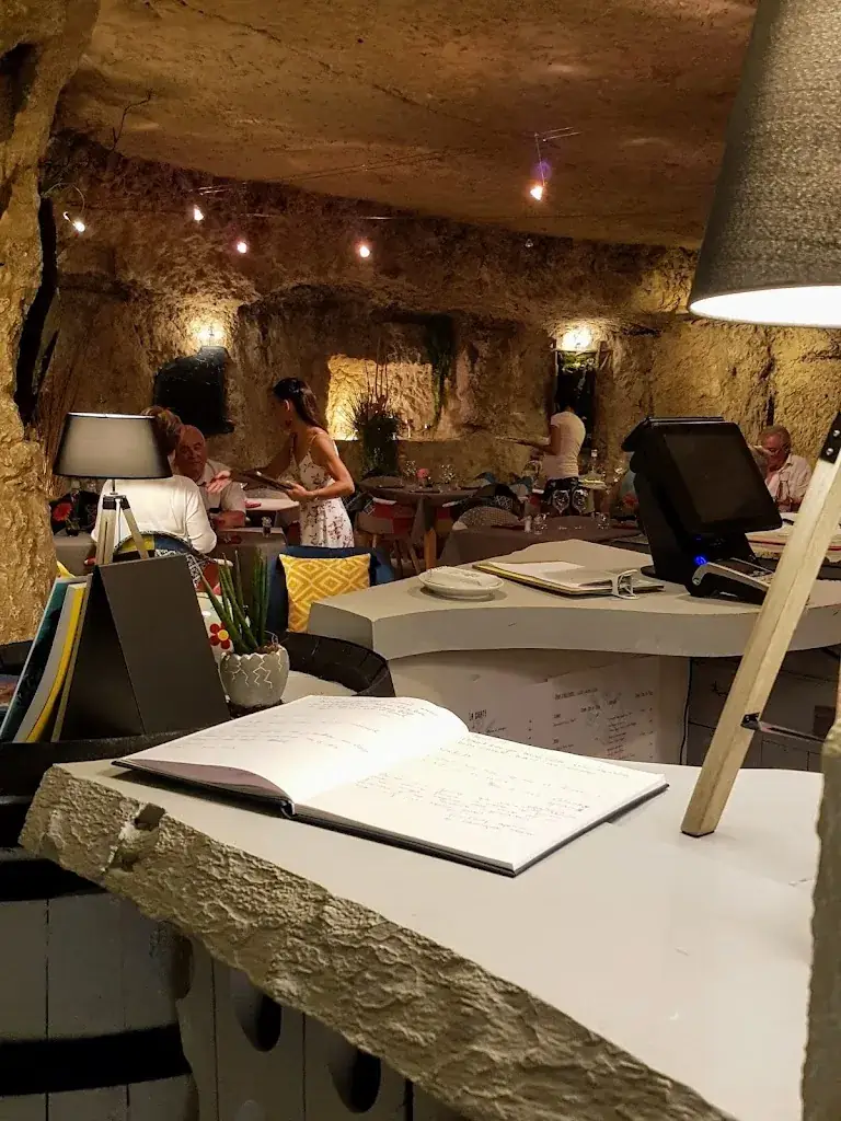 Norman Jones_Les Caves de la Croix Verte_Pocé-sur-Cisse_review