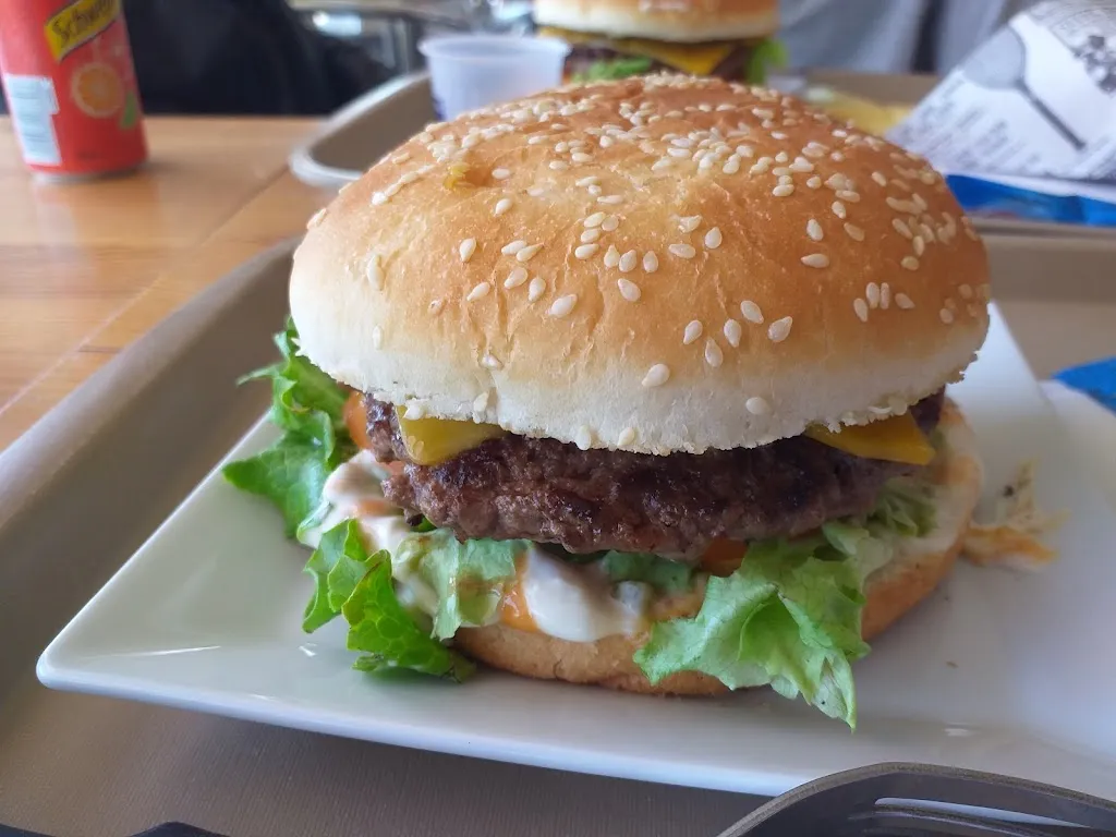 U refuge restaurant in Bron