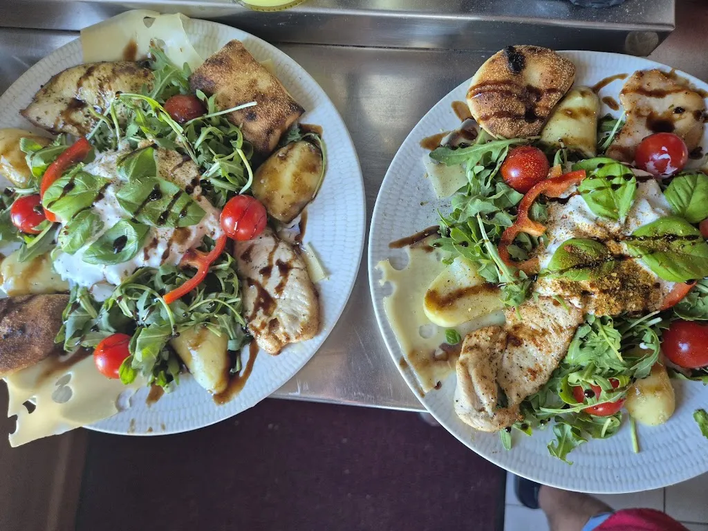 Bella Georgette_Adon_slider_image_3