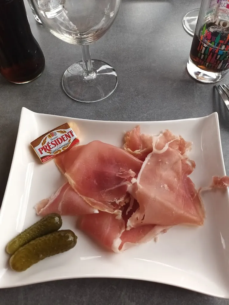 mireille s_Hôtel - Bar & Restaurant Le Lion d'Or_Ourouer-les-Bourdelins_review