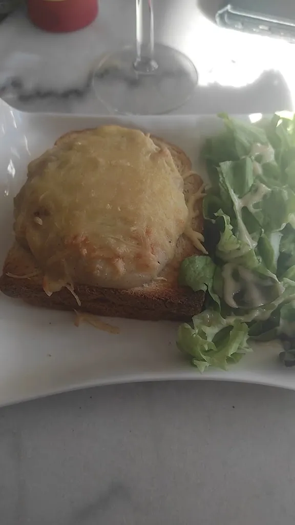 Hôtel - Bar & Restaurant Le Lion d'Or_Ourouer-les-Bourdelins_slider_image_2