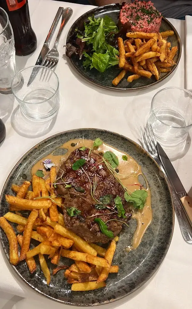 N S_Maison Bès_Paris_review