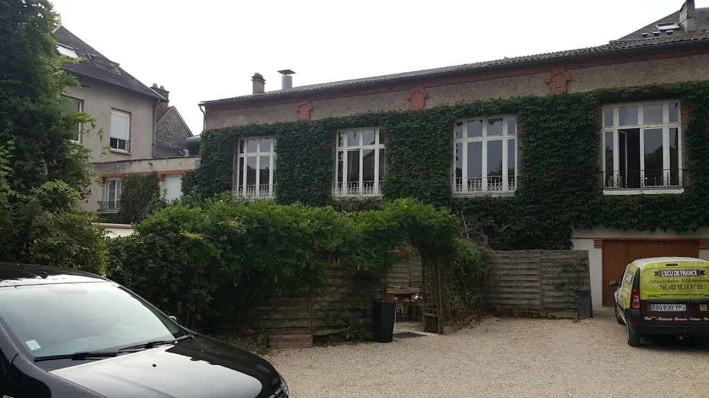 Alastair McKenzie_Logis Hôtel Ecu de France_Malesherbois_review