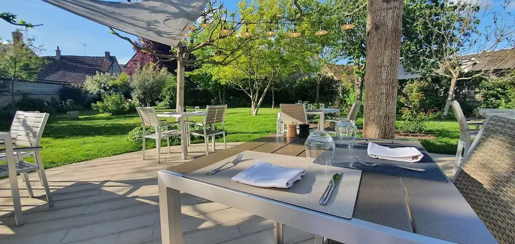 la Croix Blanche Loir et Cher restaurant in Veuzain-sur-Loire