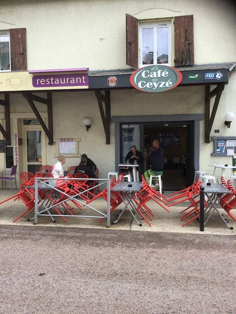 Le Café De Ceyzé Restaurant in Ceyzériat
