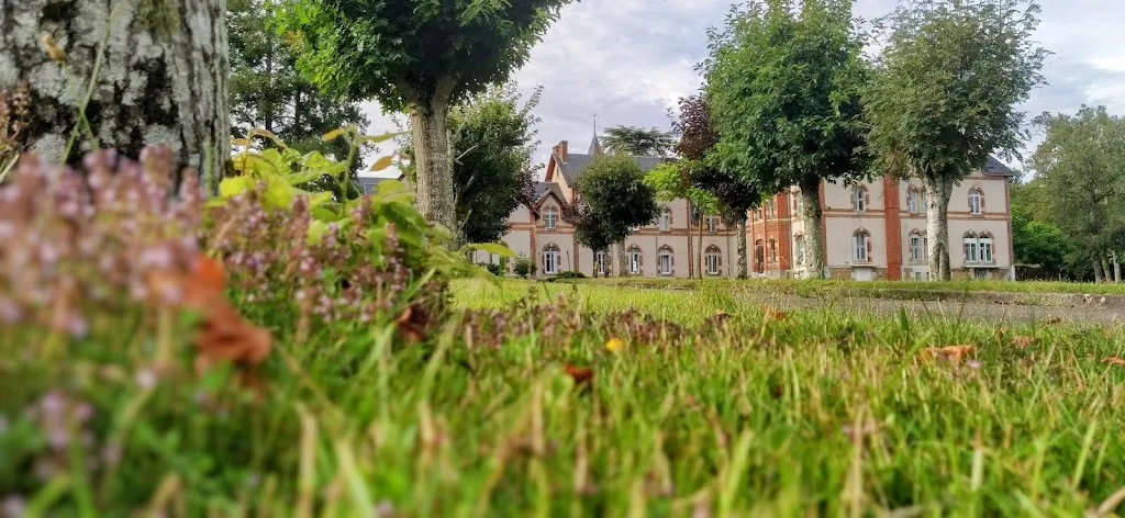Chris Held_VVF Domaine de la grande Garenne à Neuvy sur Barangeon_Neuvy-sur-Barangeon_review
