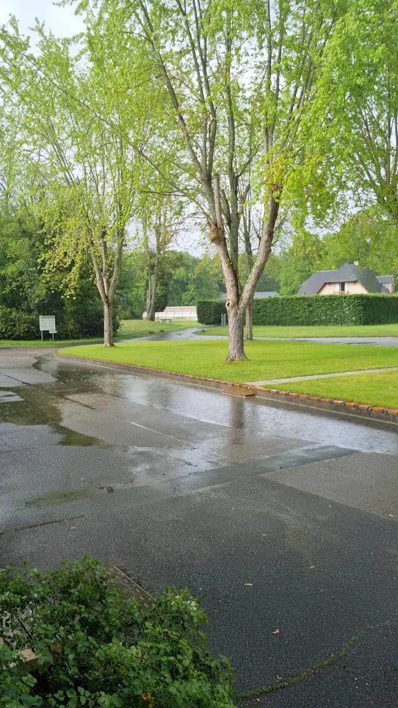 VVF Domaine de la grande Garenne à Neuvy sur Barangeon restaurant in Neuvy-sur-Barangeon