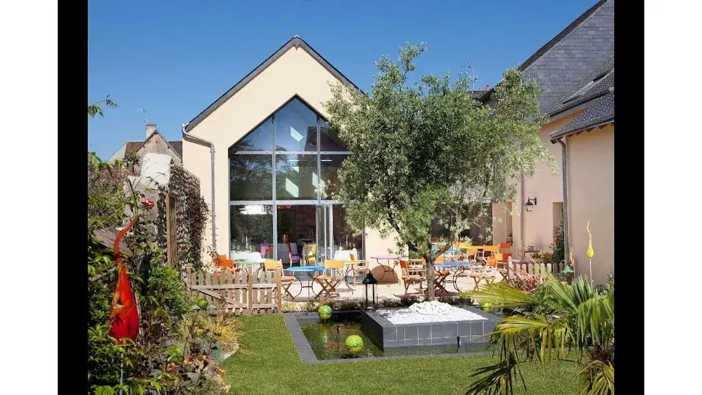 Logis Hôtel Ô en Couleur restaurant in Nouvelle