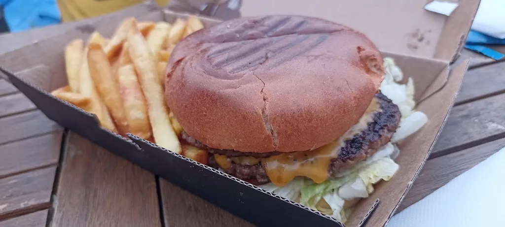 Stephanie Smilesmile_Le Holy Snack_Nouvelle_review