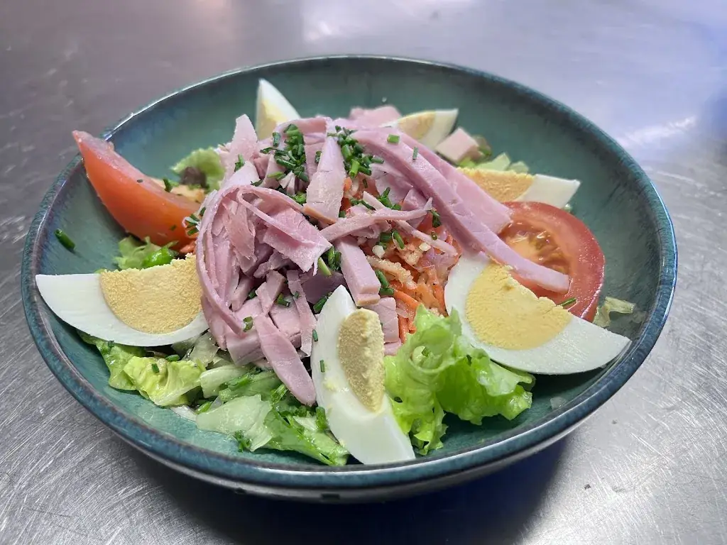 Le Lion d'Or restaurant in Ouzouer-sur-Loire