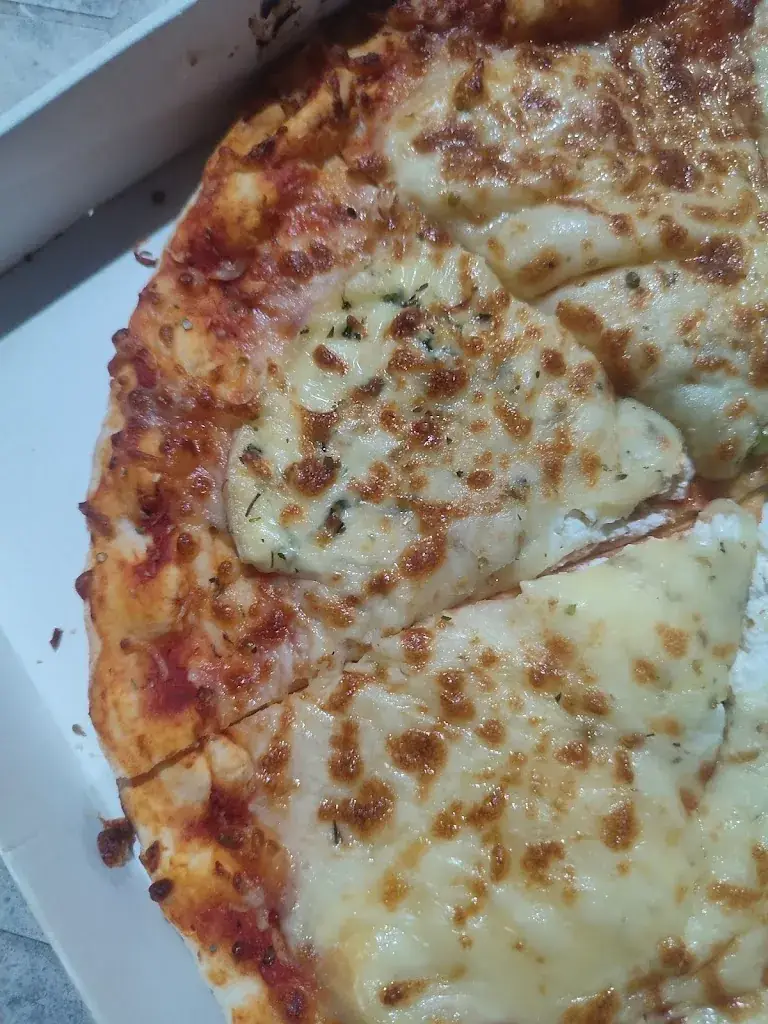 Leau Leau_Charli pizz_Romaine_review