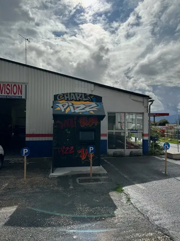 Charli pizz_Romaine_slider_image_3